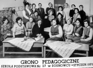 rok 1972 zdjęcie grona pedagogicznego