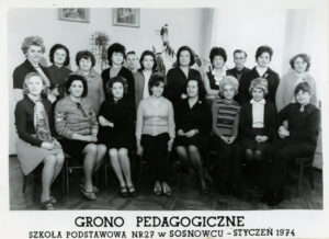 rok 1974 zdjęcie grona pedagogicznego